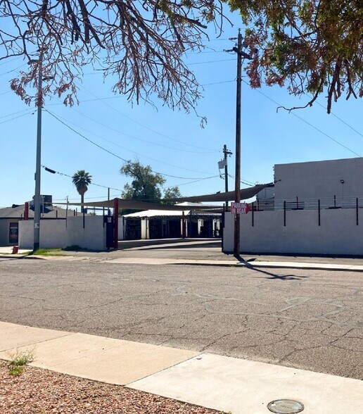 2531 E McDowell Rd, Phoenix, AZ à louer - Photo du bâtiment - Image 2 de 4