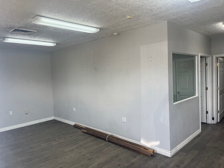 4343 W 7800 S, West Jordan, UT à louer - Photo du bâtiment - Image 2 de 11