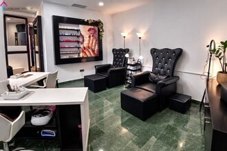 Retail in Alcobendas, Madrid for lease Interior Photo- Image 1 of 2