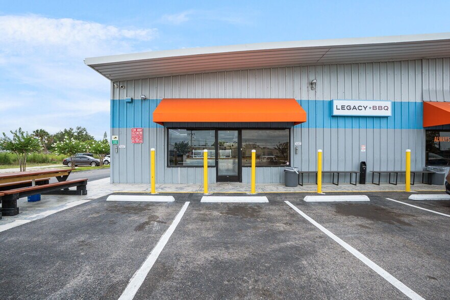2443 US Highway 301 N, Ellenton, FL à louer - Photo du bâtiment - Image 2 de 18