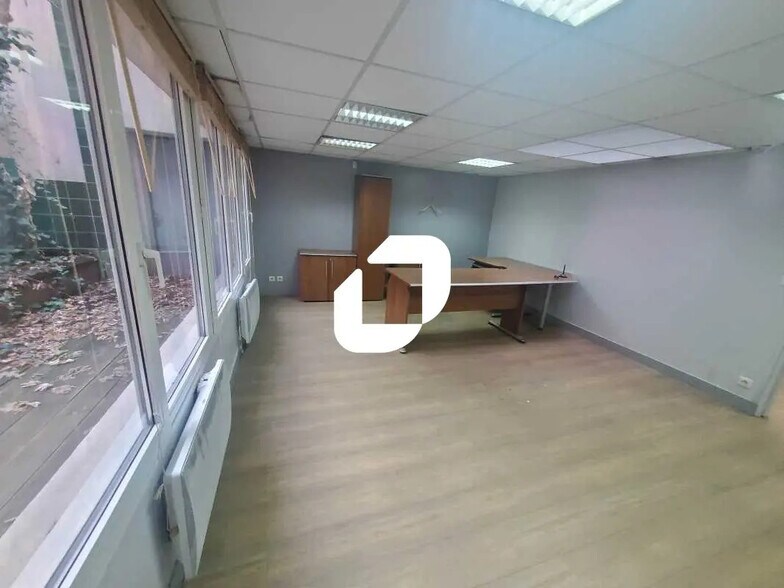 Bureau dans Le Kremlin-Bicêtre à louer - Photo du bâtiment - Image 3 de 11