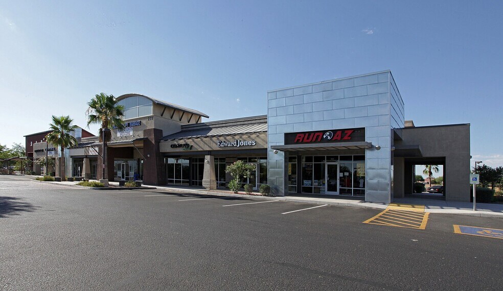 211 E Warner Rd, Gilbert, AZ à louer - Photo du bâtiment - Image 2 de 11