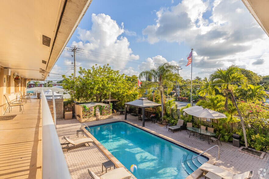 SHERIDAN HOSPITALITY BUSIN & PROP SALE. portefeuille de 3 propriétés à vendre sur LoopNet.ca - Photo du bâtiment - Image 2 de 40