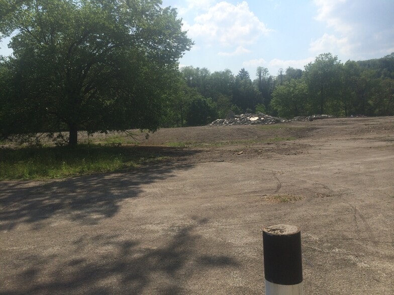 801 Ardmore Blvd, Forest Hills, PA for lease - Building Photo - Image 2 of 2