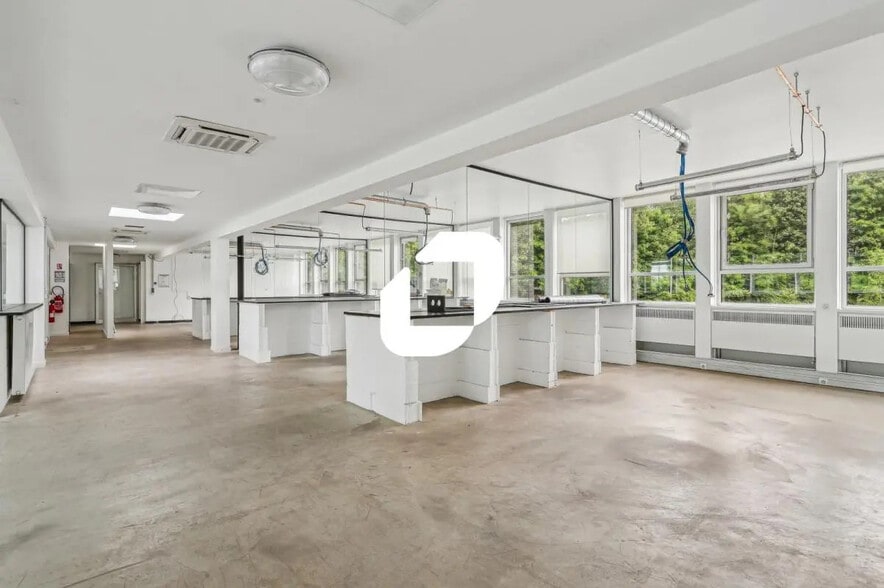 Flex in Hem for lease - Interior Photo - Image 1 of 14