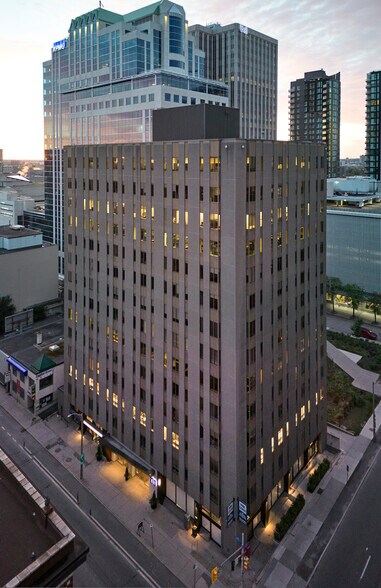 170 Laurier Ave W, Ottawa, ON à louer - Photo du bâtiment - Image 1 de 15