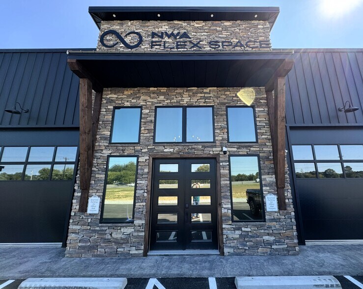 21118 Wade Rd, Springdale, AR à louer - Photo du bâtiment - Image 2 de 8