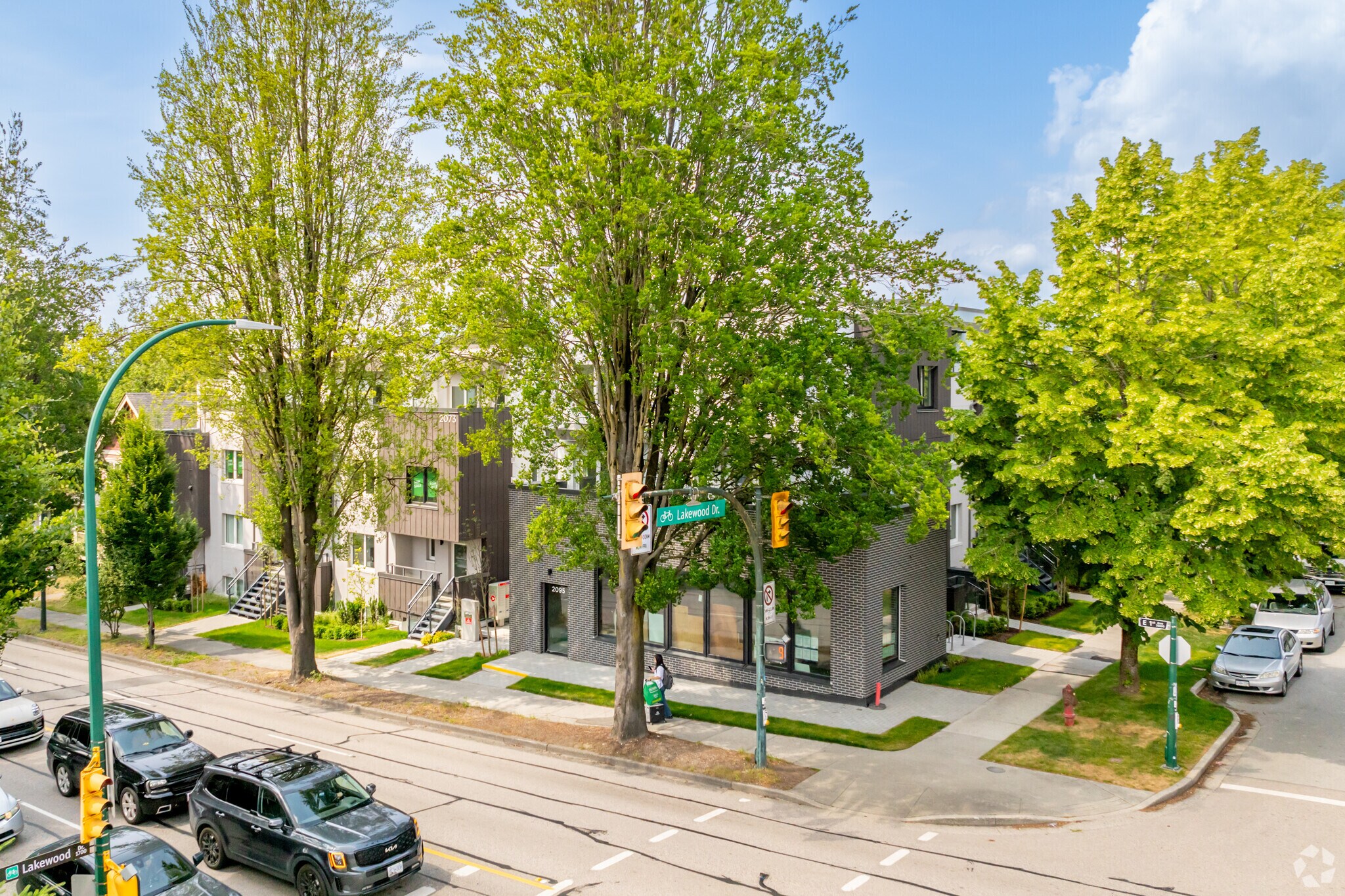 2095 1st Av E, Vancouver, BC à vendre Photo du bâtiment- Image 1 de 7