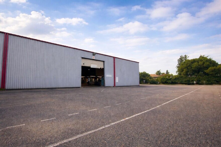 Flex in Lespinasse for lease - Building Photo - Image 2 of 7