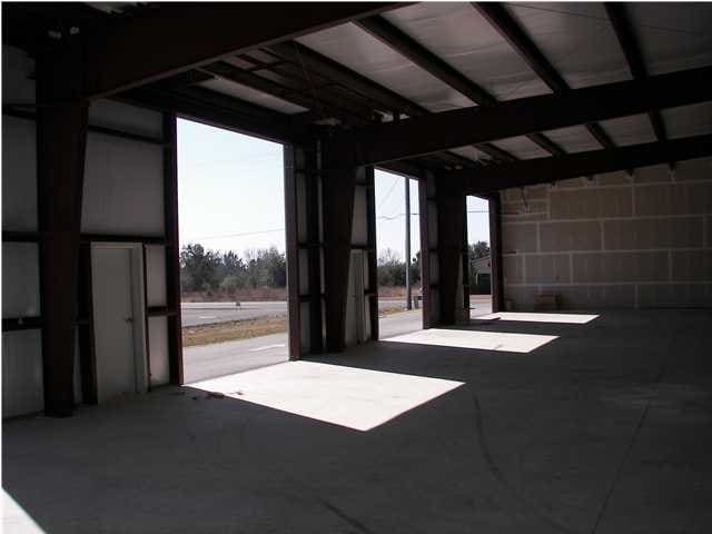 48 Commerce Ln, Freeport, FL for lease - Building Photo - Image 3 of 10