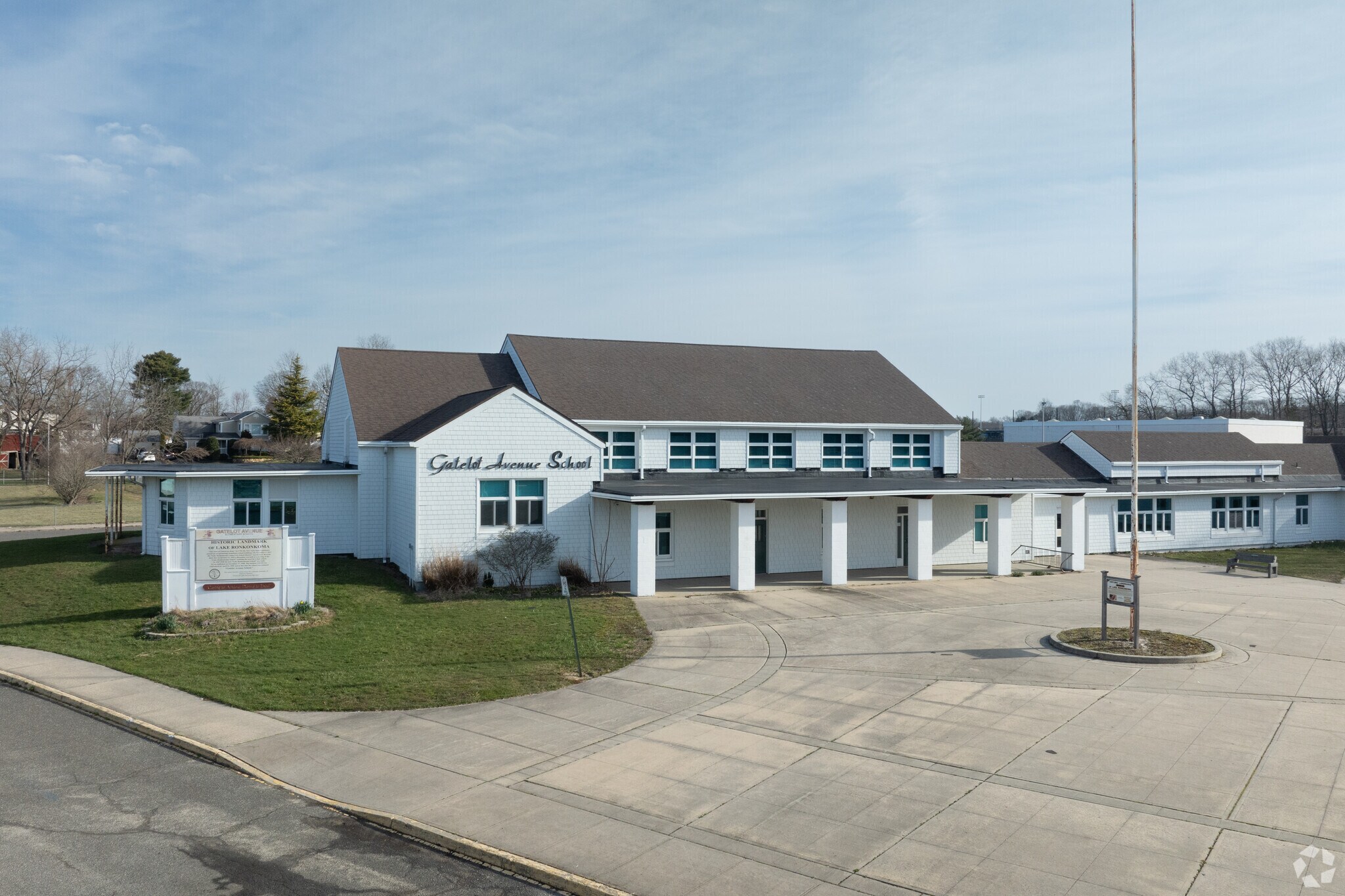 65 Gatelot Ave, Ronkonkoma, NY à vendre Photo principale- Image 1 de 1