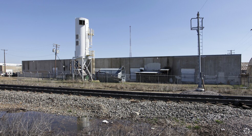 2813 Bryan Ave, Fort Worth, TX à vendre - Photo du bâtiment - Image 3 de 4