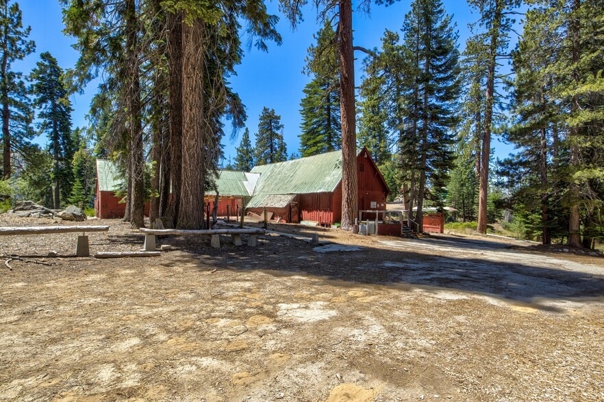 61011 Cedar Crest Ln, Lakeshore, CA for sale - Building Photo - Image 2 of 97