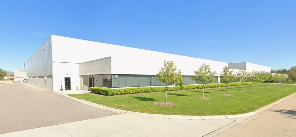 51457 Filomena Dr, Shelby Township, MI à louer - Photo du bâtiment - Image 2 de 2