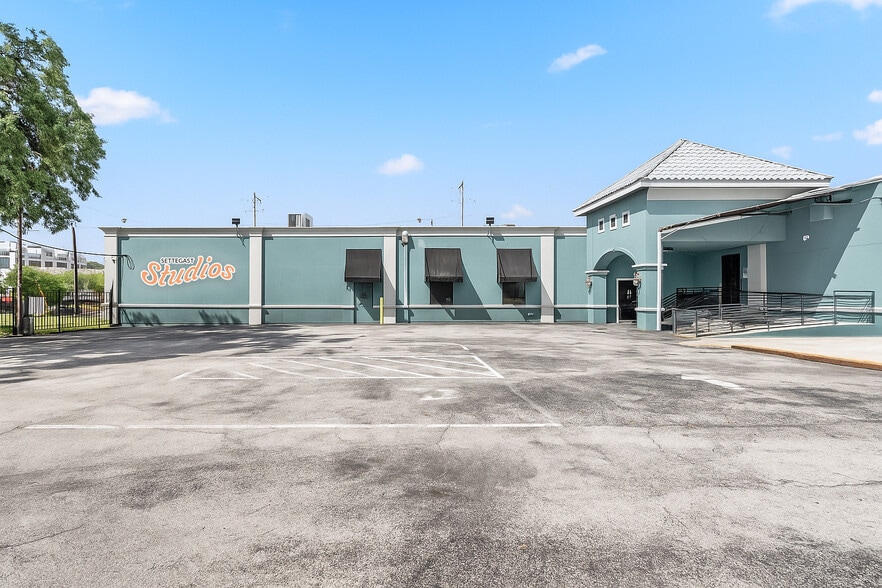 3219 Harrisburg Blvd, Houston, TX for lease - Building Photo - Image 2 of 27