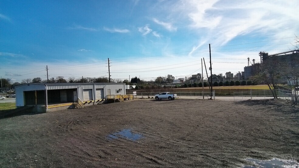 943 Athens St, Gainesville, GA à louer - Photo du bâtiment - Image 3 de 8