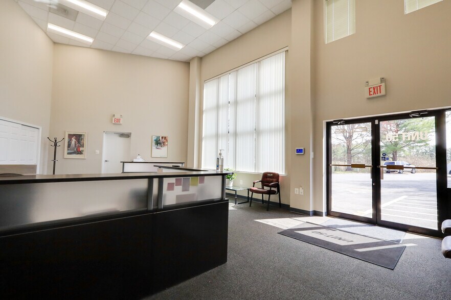 5713 Industry Ln, Frederick, MD à vendre - Photo intérieure - Image 3 de 16