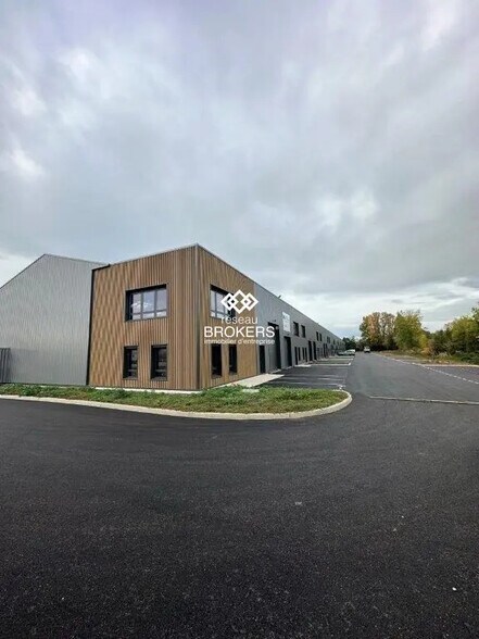 Flex dans Bourgoin-Jallieu à louer - Photo du bâtiment - Image 2 de 17