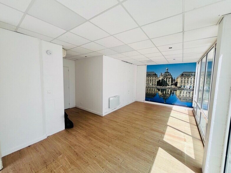 Retail in Bordeaux for sale - Interior Photo - Image 1 of 6