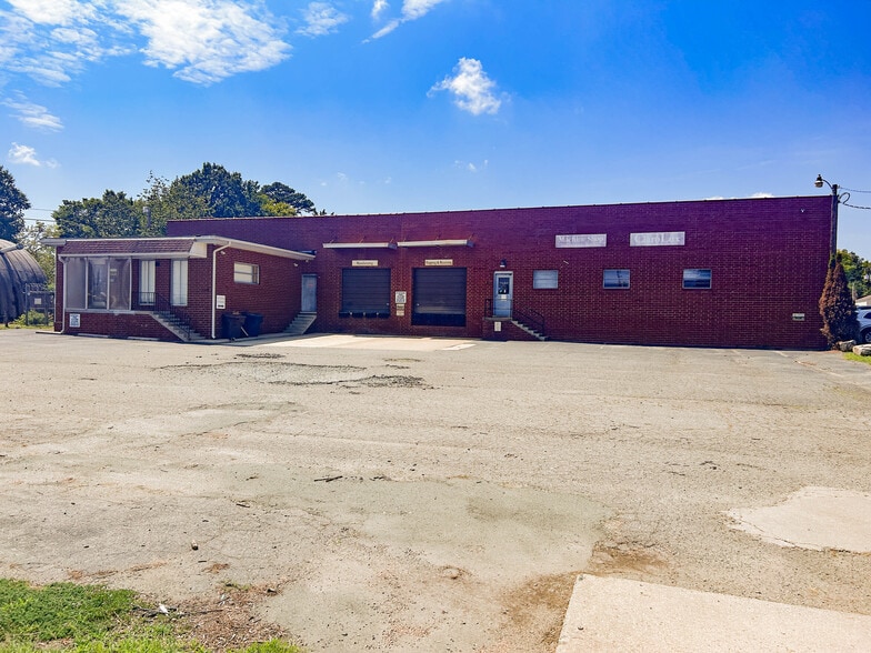 1039 Westside Dr, Greensboro, NC for lease - Building Photo - Image 1 of 8