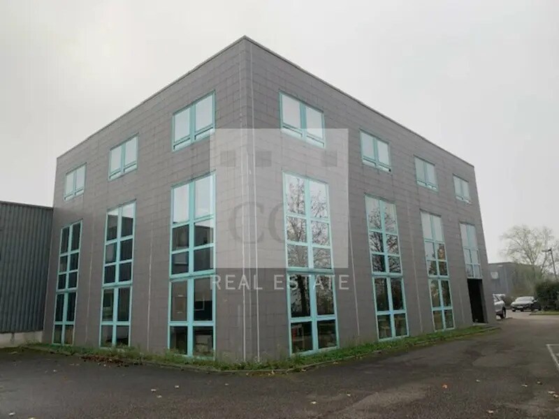 25 Rue Du 35eme Regiment D'Aviation, Bron à vendre Photo du bâtiment- Image 1 de 9