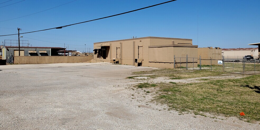 1907 Sheppard Access Rd, Wichita Falls, TX for lease - Building Photo - Image 1 of 25