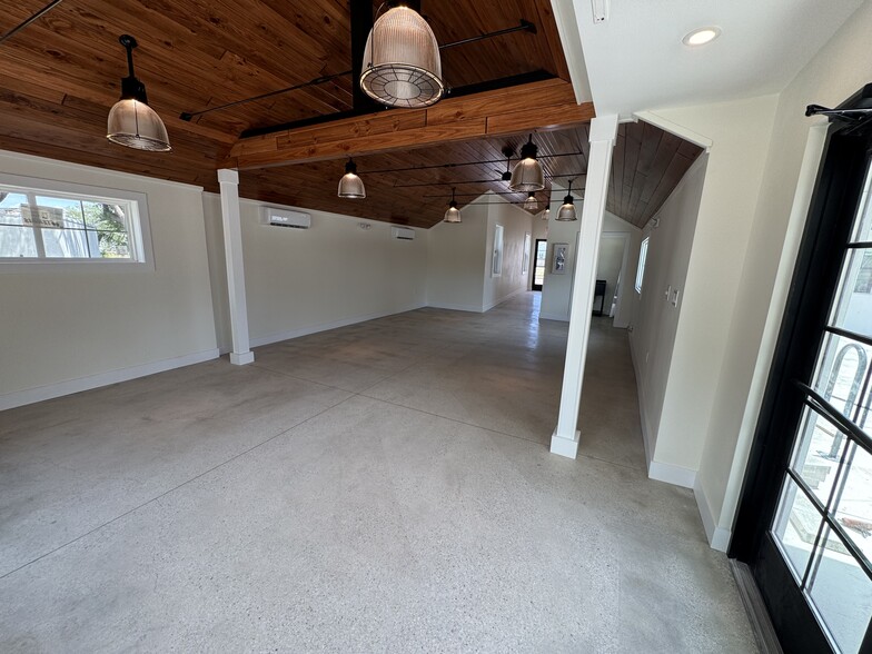 514 1st Ave SW, Largo, FL à louer - Hall d’entrée - Image 2 de 8