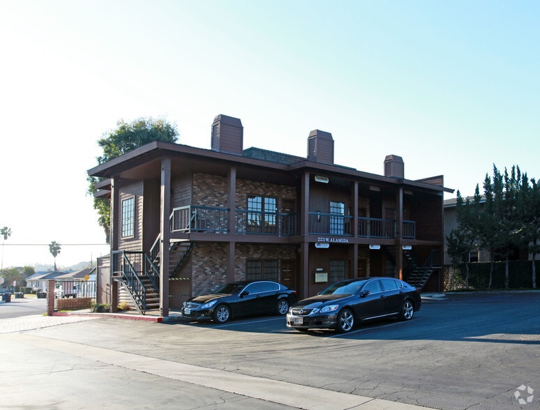 223 W Alameda Ave, Burbank, CA for lease - Building Photo - Image 2 of 2