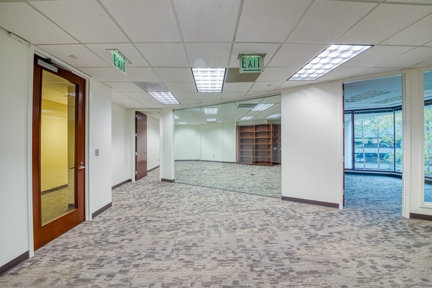 2970 Clairmont Rd NE, Atlanta, GA for lease - Interior Photo - Image 3 of 42