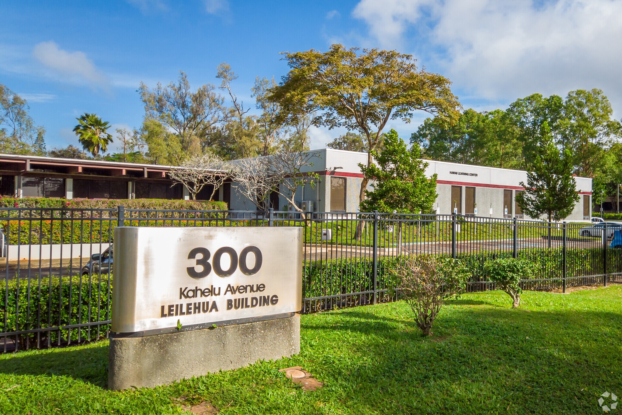 300 Kahelu Ave, Mililani, HI à vendre Photo du bâtiment- Image 1 de 6