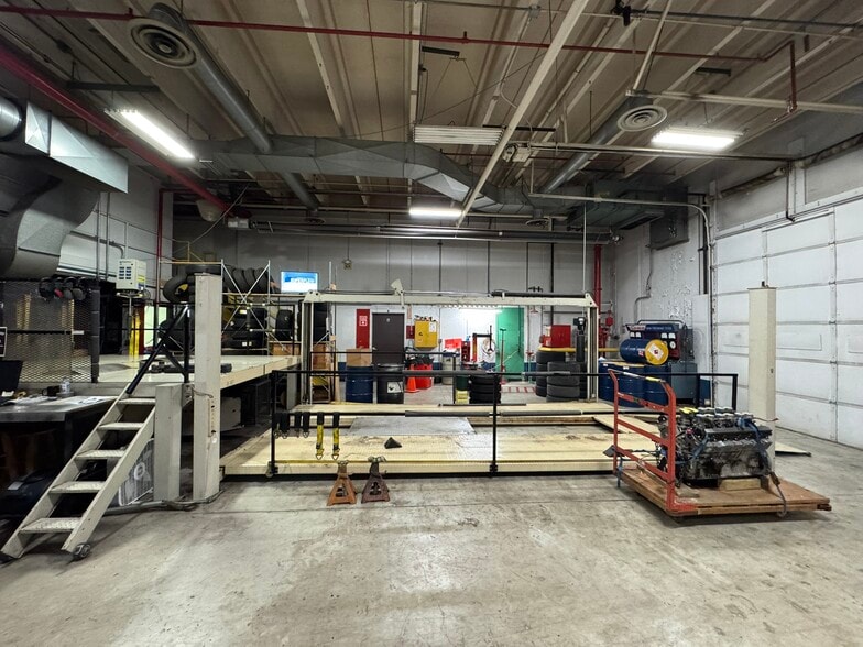 777 Kuehn Ct, Neenah, WI for sale - Interior Photo - Image 3 of 8