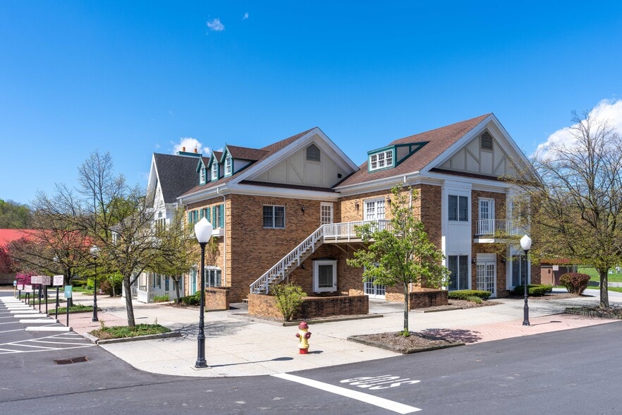 101-500 Lakemont Park Blvd, Altoona, PA for lease - Building Photo - Image 2 of 5