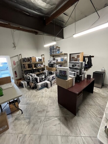 16146 Leadwell St, Van Nuys, CA for lease - Building Photo - Image 3 of 8