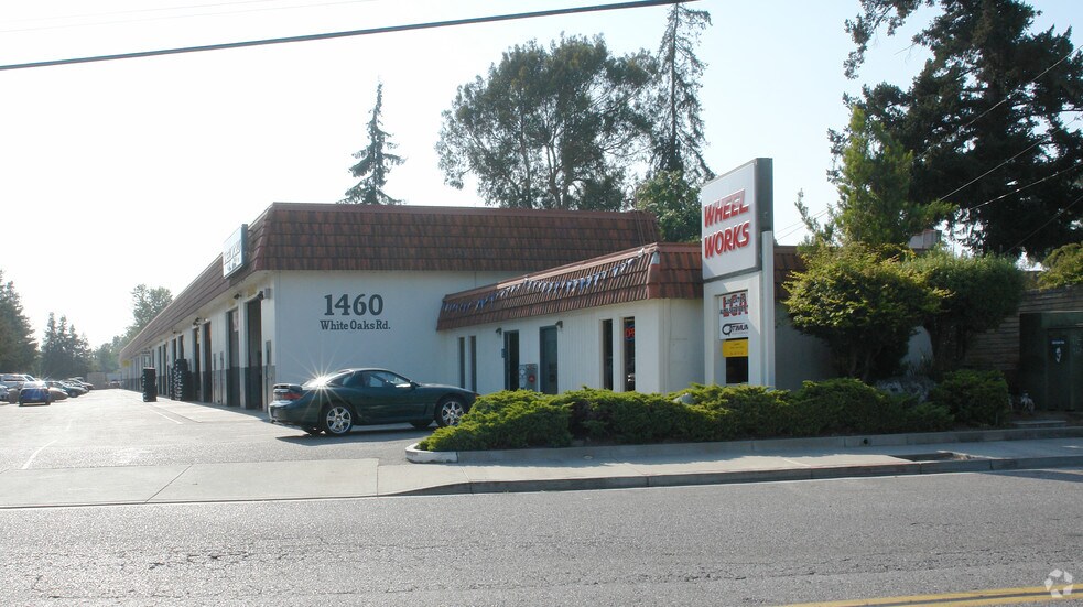1460 White Oaks Rd, Campbell, CA à louer - Photo du bâtiment - Image 1 de 4