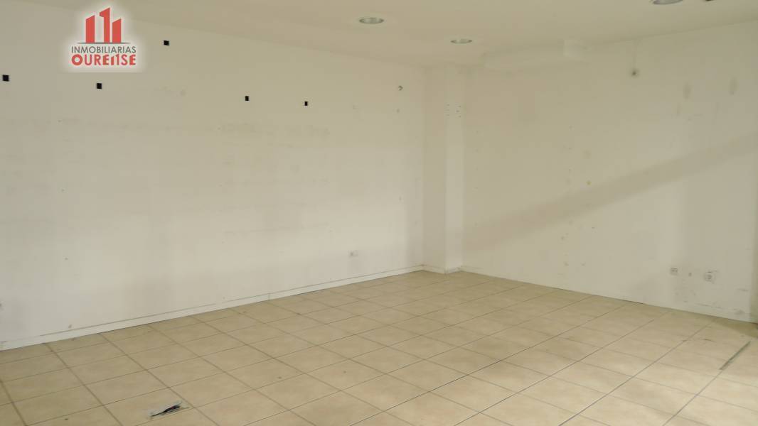 Retail in Ourense, Orense for lease Building Photo- Image 1 of 2