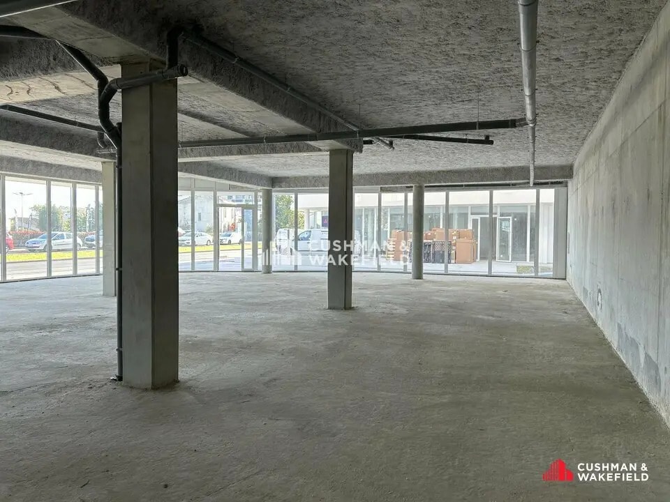 Retail in Le Bouscat for sale Interior Photo- Image 1 of 14