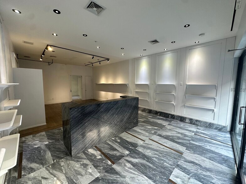 44 Avenue B, New York, NY for lease - Building Photo - Image 2 of 7