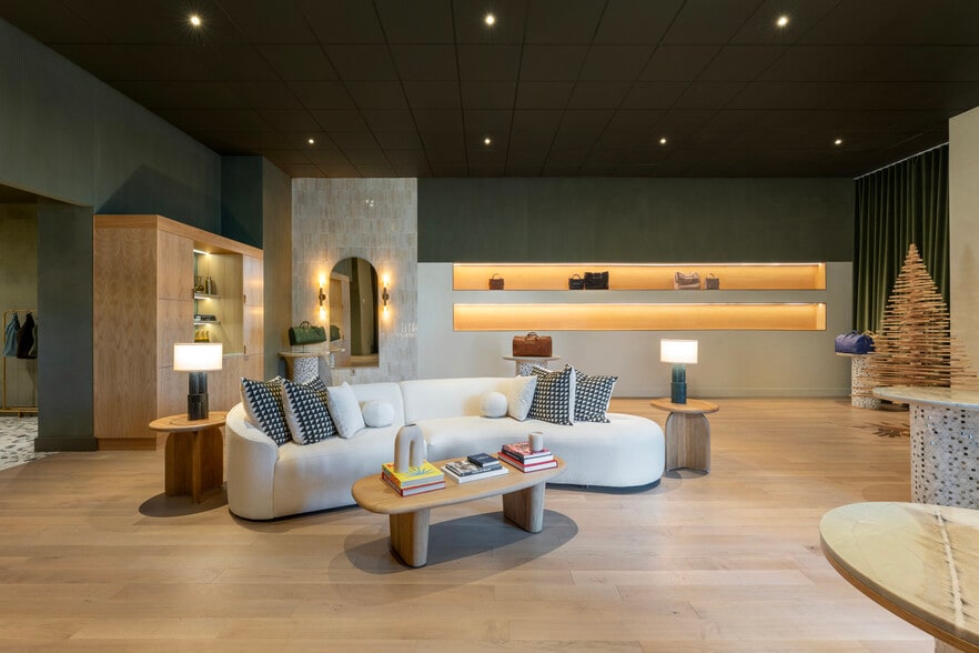 301 Altara Ave, Coral Gables, FL for sale - Interior Photo - Image 2 of 20