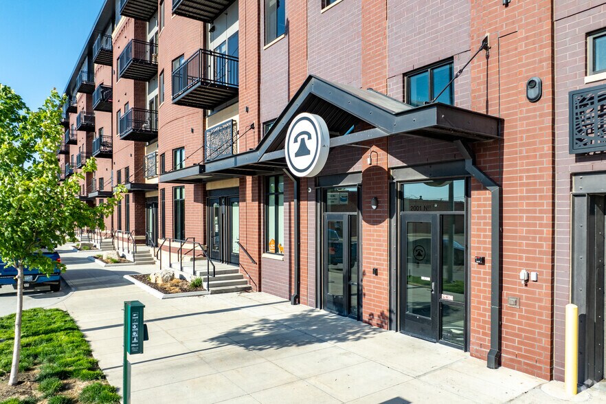 200 S 21st St, Lincoln, NE à louer - Photo du bâtiment - Image 3 de 6