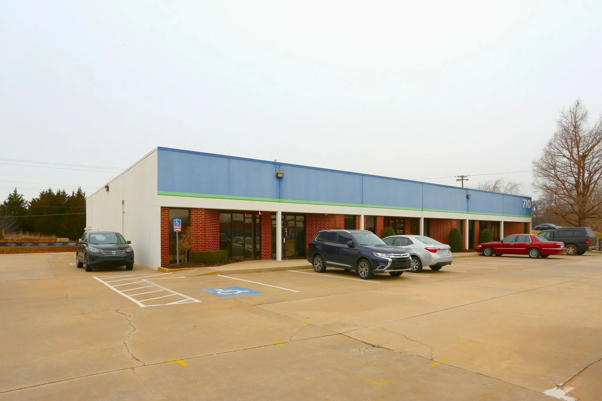 710 W Wilshire Blvd, Oklahoma City, OK for lease Building Photo- Image 1 of 9