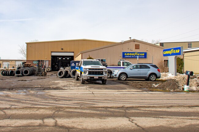 Plus de détails pour 54 Ransier Dr, West Seneca, NY - Industriel à vendre