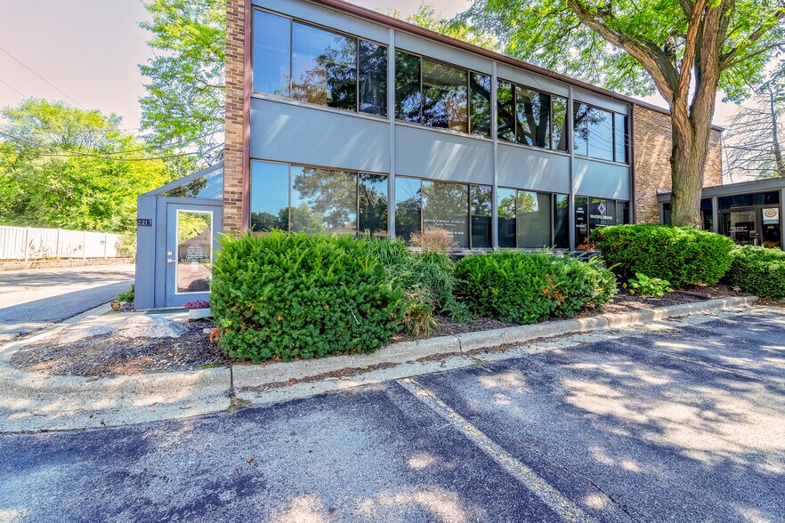 2219 Packard St, Ann Arbor, MI à vendre - Photo du bâtiment - Image 3 de 37