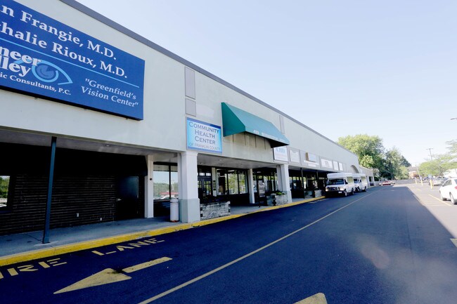 Plus de détails pour 489-493 Bernardston Rd, Greenfield, MA - Commerce de détail à louer
