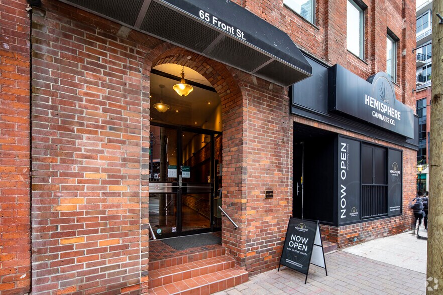 65 Front St E, Toronto, ON à louer - Photo du bâtiment - Image 3 de 4