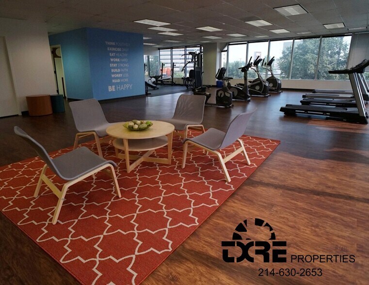 1111 W Mockingbird Ln, Dallas, TX à louer - Photo intérieure - Image 3 de 4