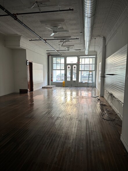 660 Main St, Slatington, PA for lease - Interior Photo - Image 2 of 8