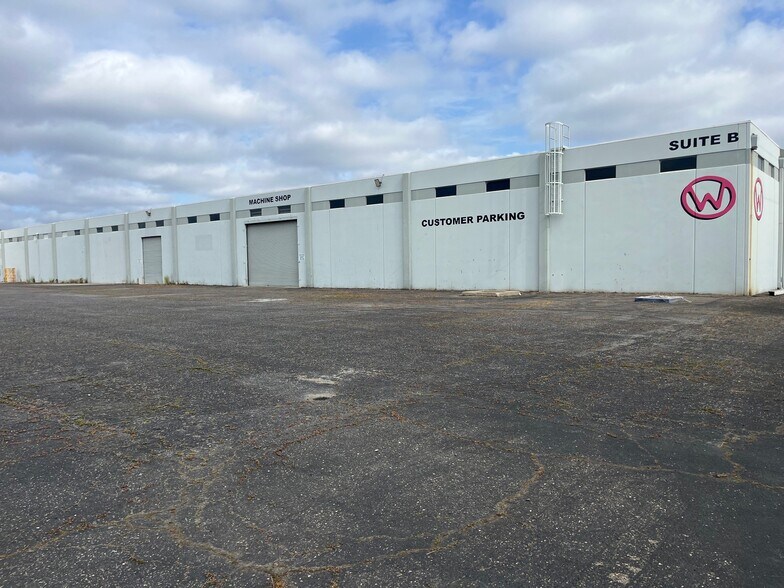 107 S Riverside Dr, Modesto, CA à louer - Photo du bâtiment - Image 1 de 7