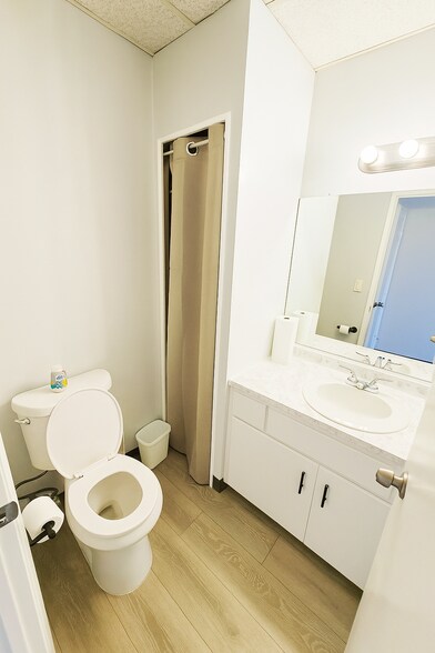 645 E Elder St, Fallbrook, CA à vendre - Photo du bâtiment - Image 3 de 27