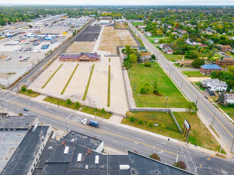 5970 W Warren Ave, Detroit, MI à louer - Photo du bâtiment - Image 3 de 7
