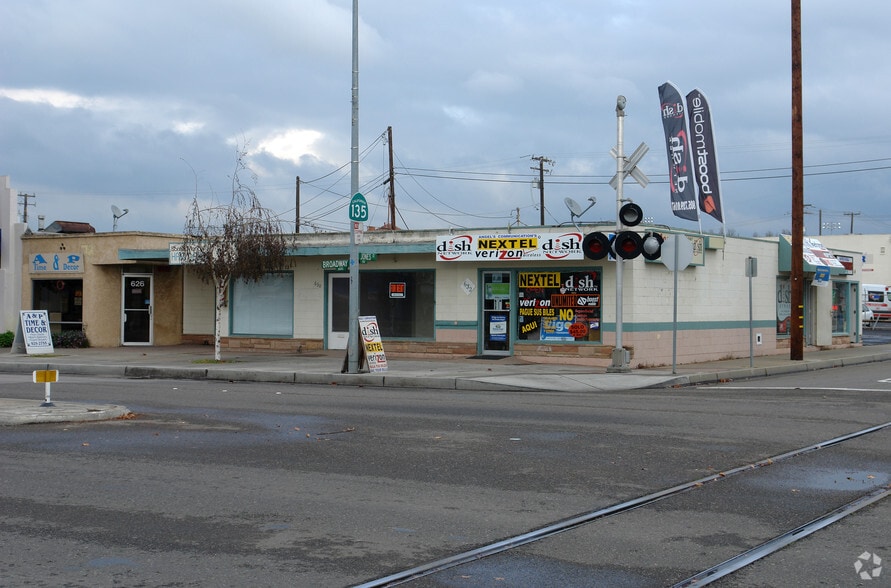 626-632 S Broadway, Santa Maria, CA à vendre - Photo principale - Image 1 de 4